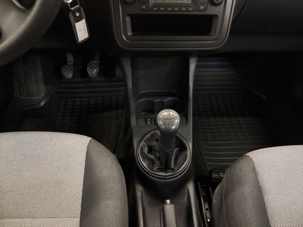 Skoda Fabia 2010 Punainen