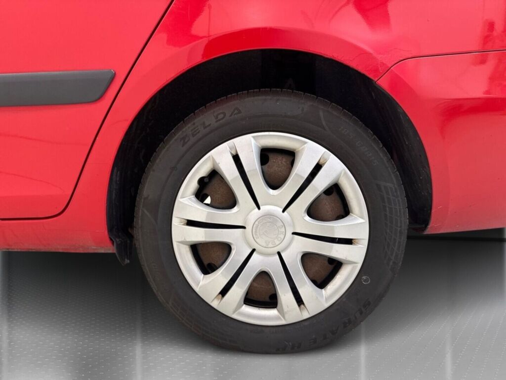 Skoda Fabia 2010 Punainen