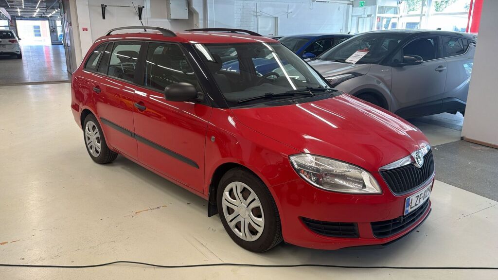 Skoda Fabia 2010 Punainen
