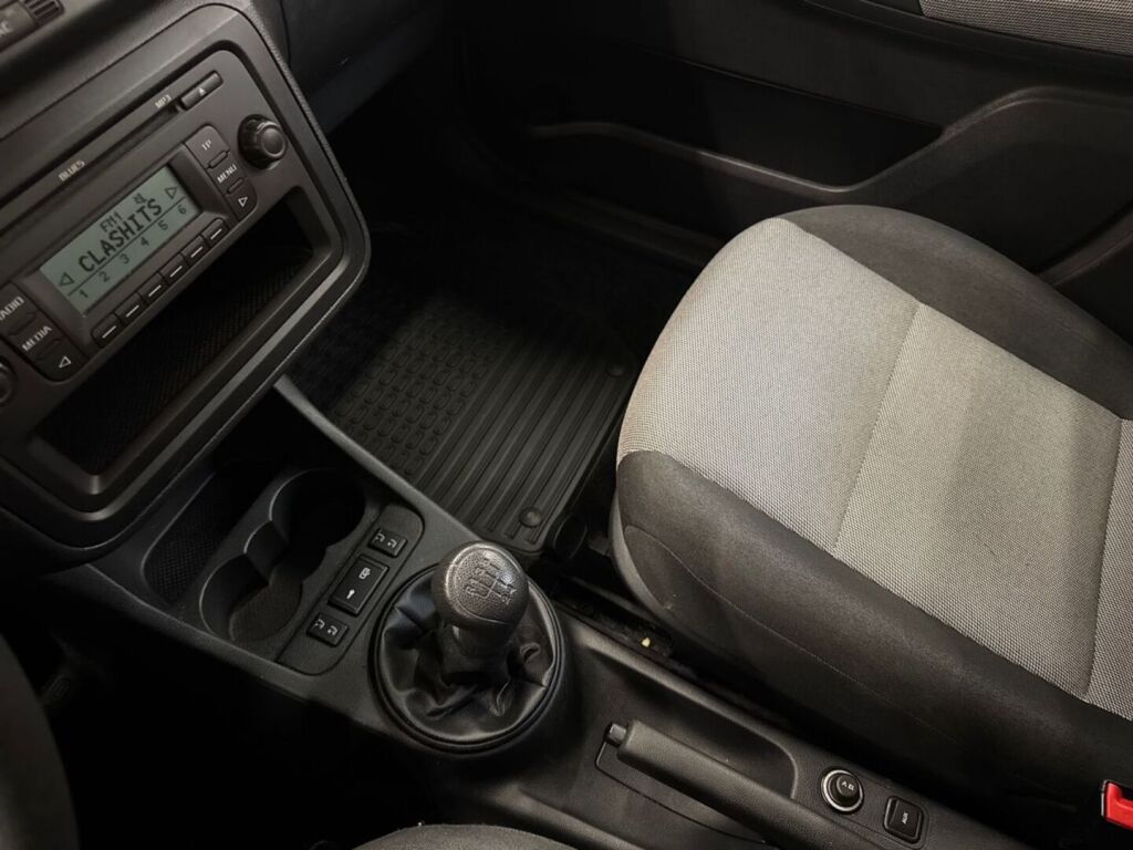 Skoda Fabia 2010 Punainen