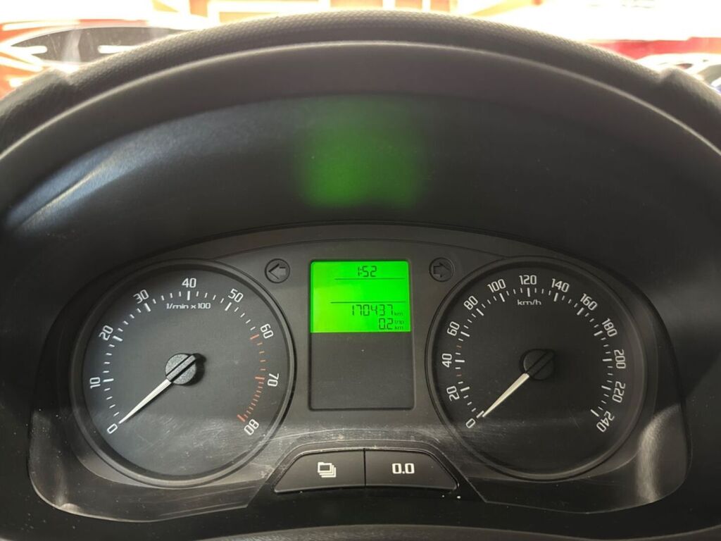 Skoda Fabia 2010 Punainen