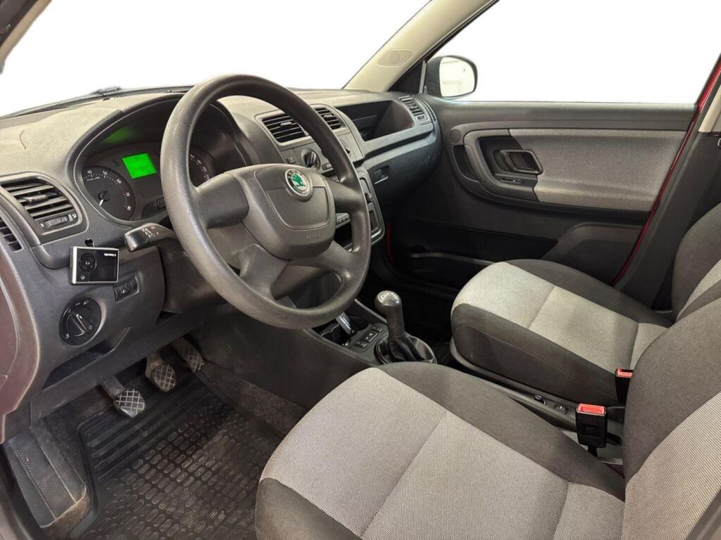 Skoda Fabia 2010 Punainen