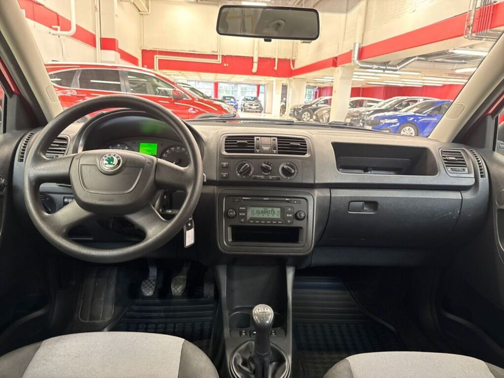Skoda Fabia 2010 Punainen