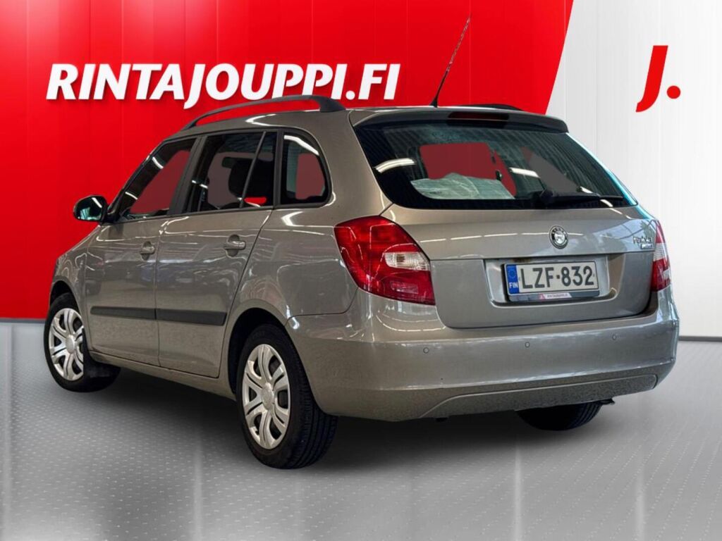 Skoda Fabia 2010 Ruskea (beige)