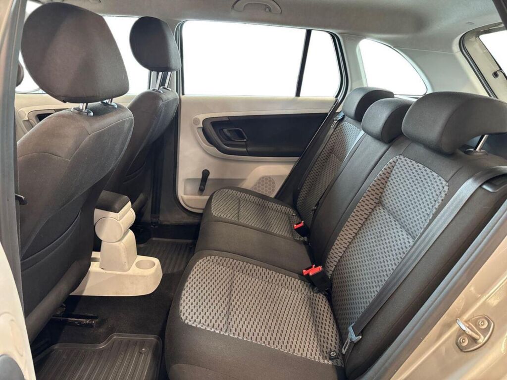 Skoda Fabia 2010 Ruskea (beige)