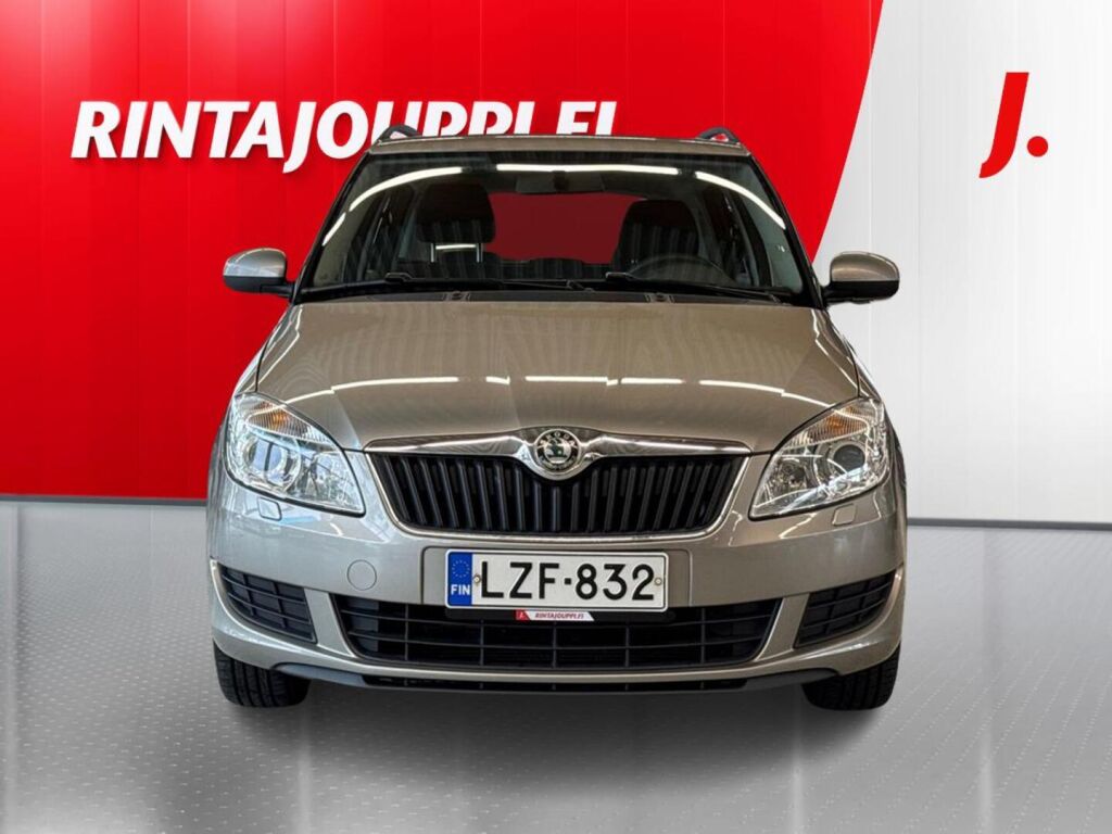 Skoda Fabia 2010 Ruskea (beige)