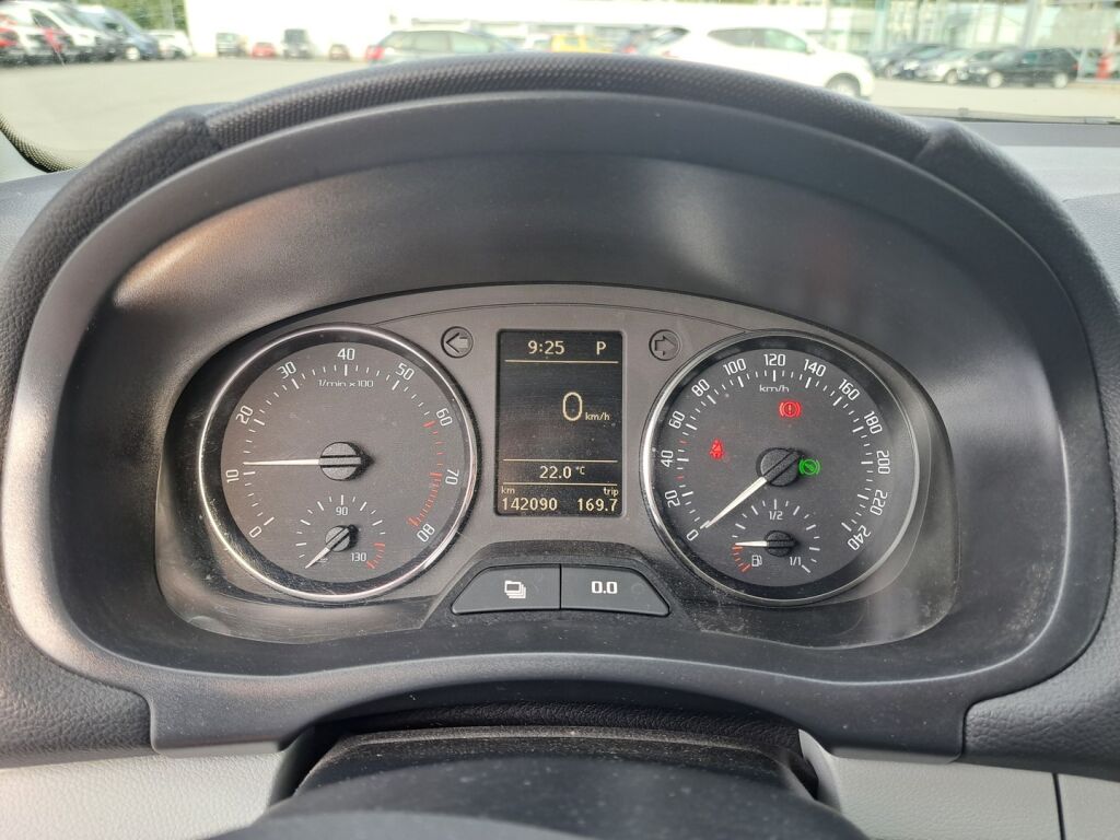 Skoda Fabia 2010 Ruskea (beige)