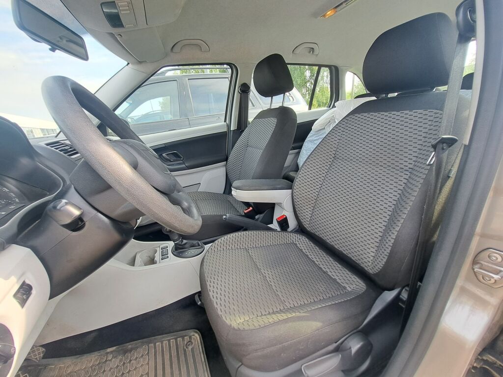 Skoda Fabia 2010 Ruskea (beige)