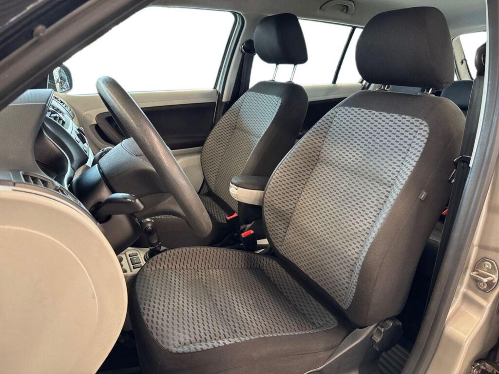 Skoda Fabia 2010 Ruskea (beige)