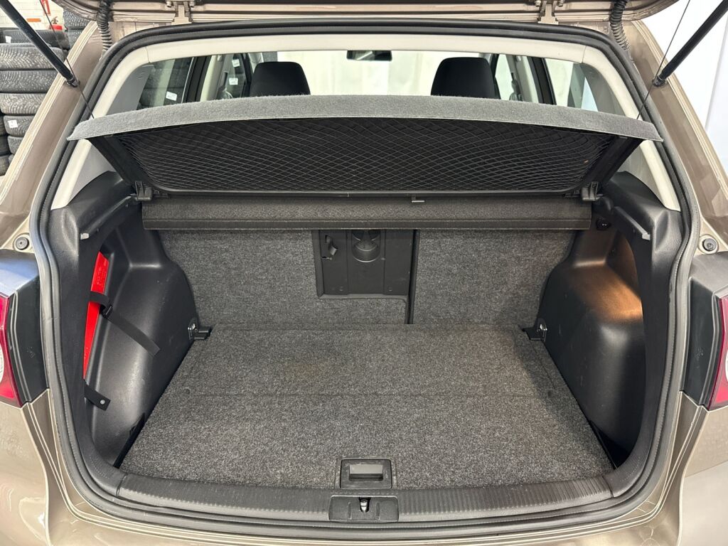 Volkswagen Golf Plus 2010 Ruskea (beige)