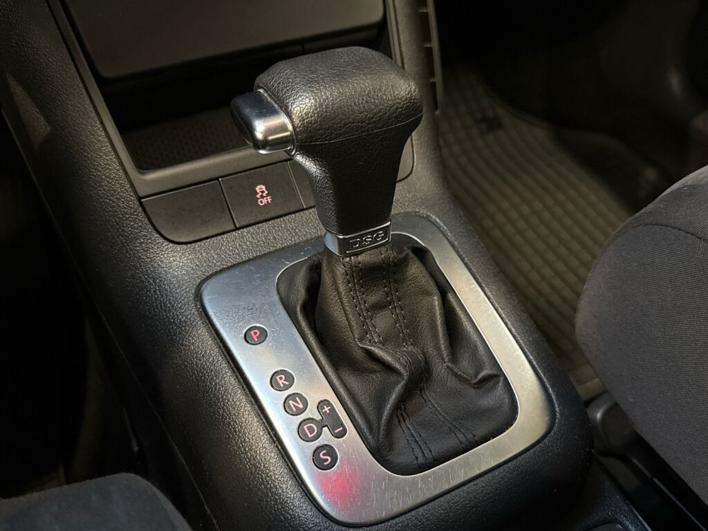 Volkswagen Golf Plus 2010 Ruskea (beige)
