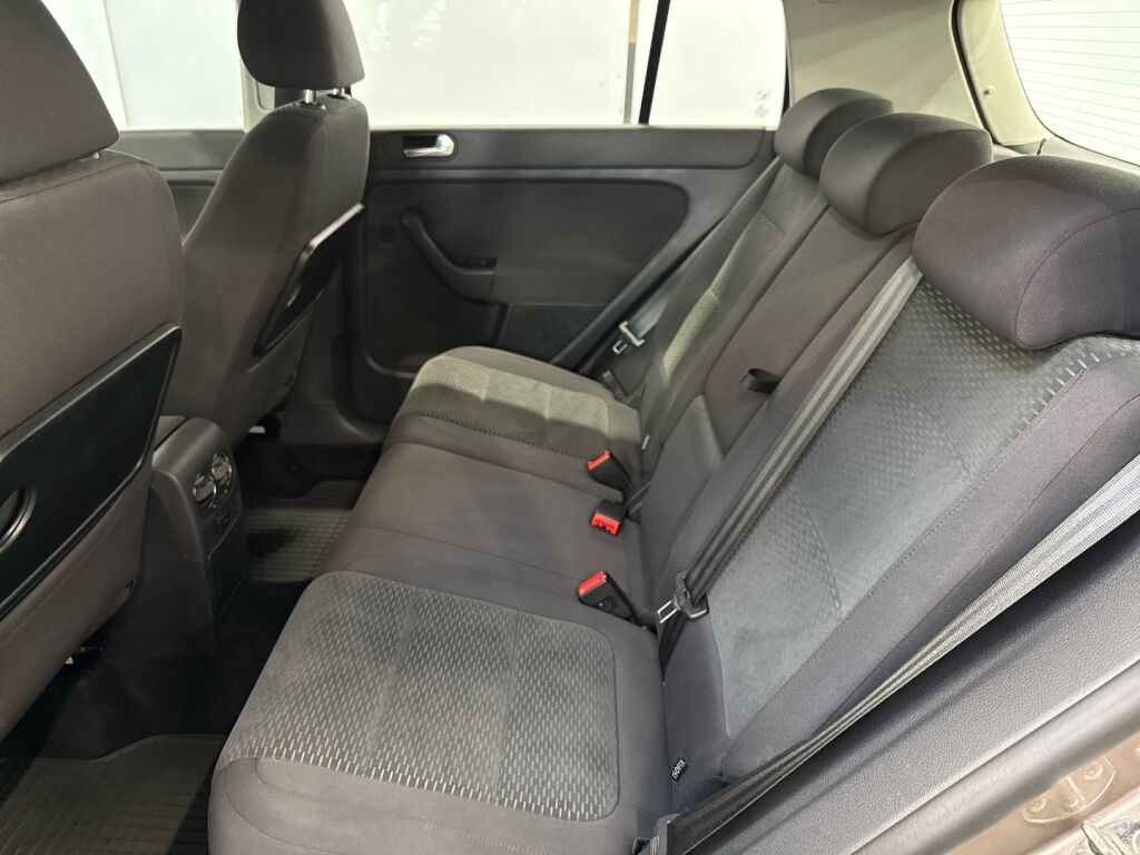 Volkswagen Golf Plus 2010 Ruskea (beige)