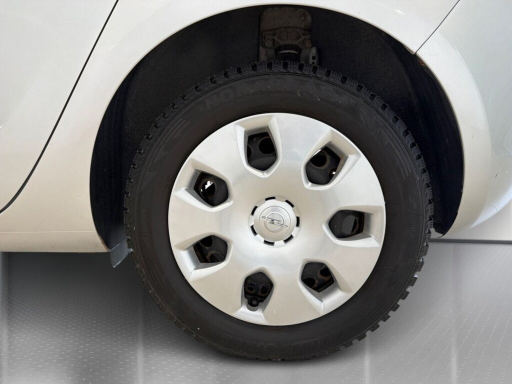 Opel Astra 2011 Hopea