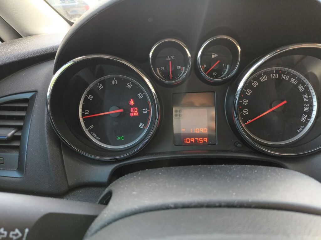 Opel Astra 2011 Hopea