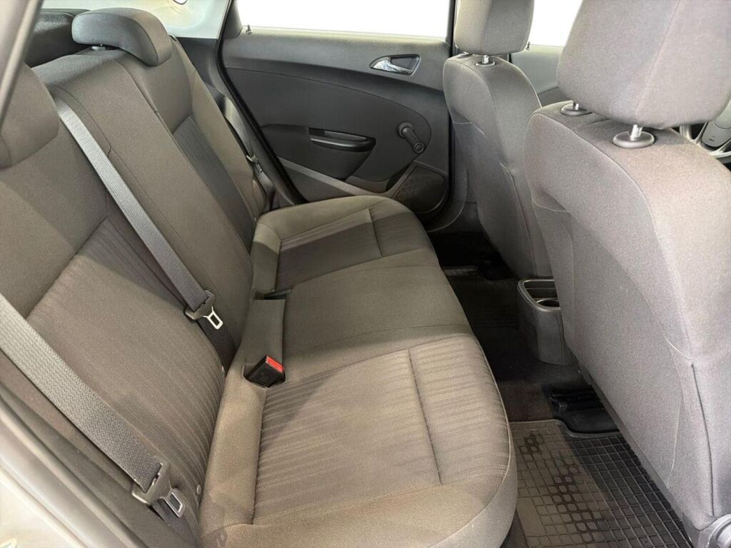 Opel Astra 2011 Hopea