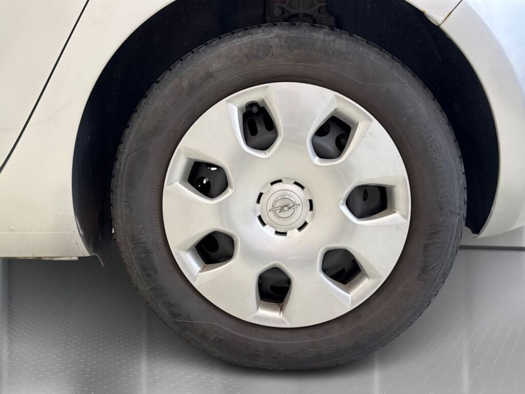 Opel Astra 2011 Hopea