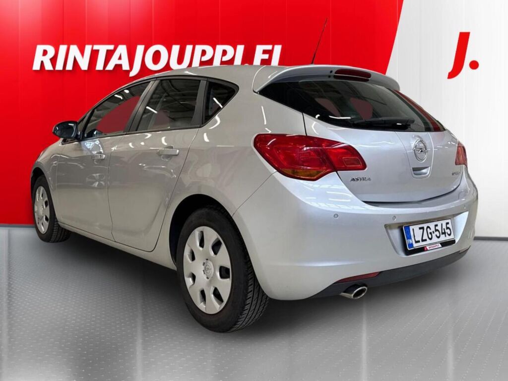 Opel Astra 2011 Hopea
