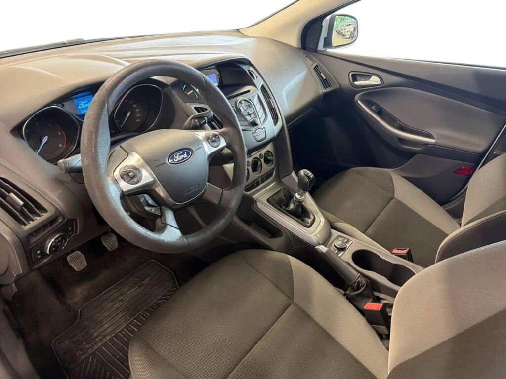 Ford Focus 2012 Harmaa