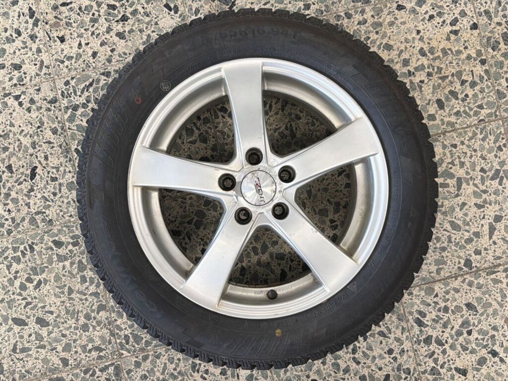 Ford Focus 2012 Harmaa