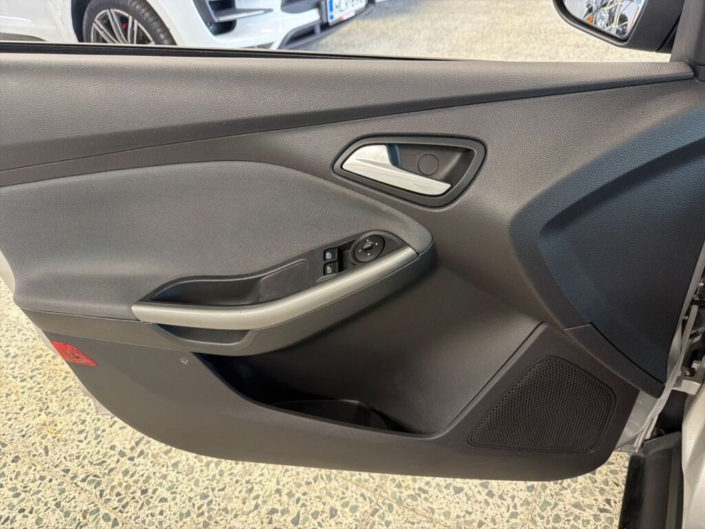 Ford Focus 2012 Harmaa