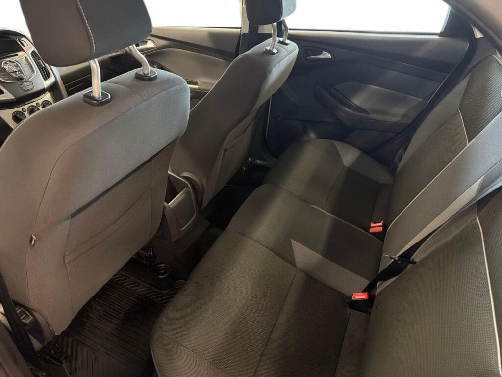 Ford Focus 2012 Harmaa
