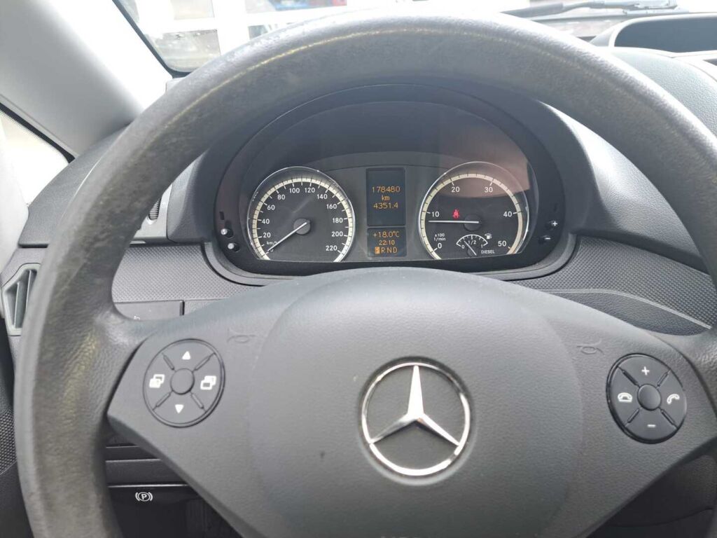 Mercedes-Benz Vito 2011 Ruskea (beige)