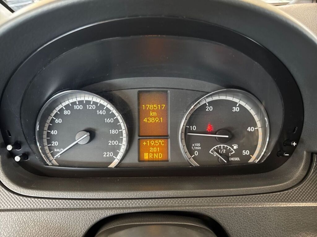 Mercedes-Benz Vito 2011 Ruskea (beige)