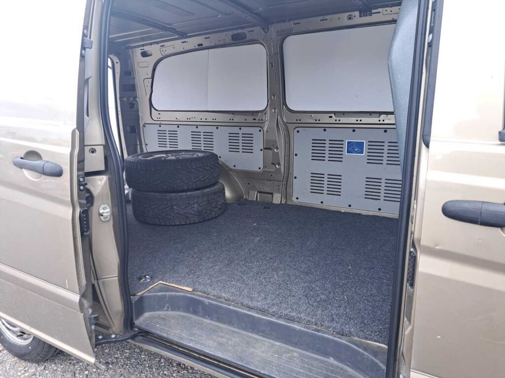 Mercedes-Benz Vito 2011 Ruskea (beige)