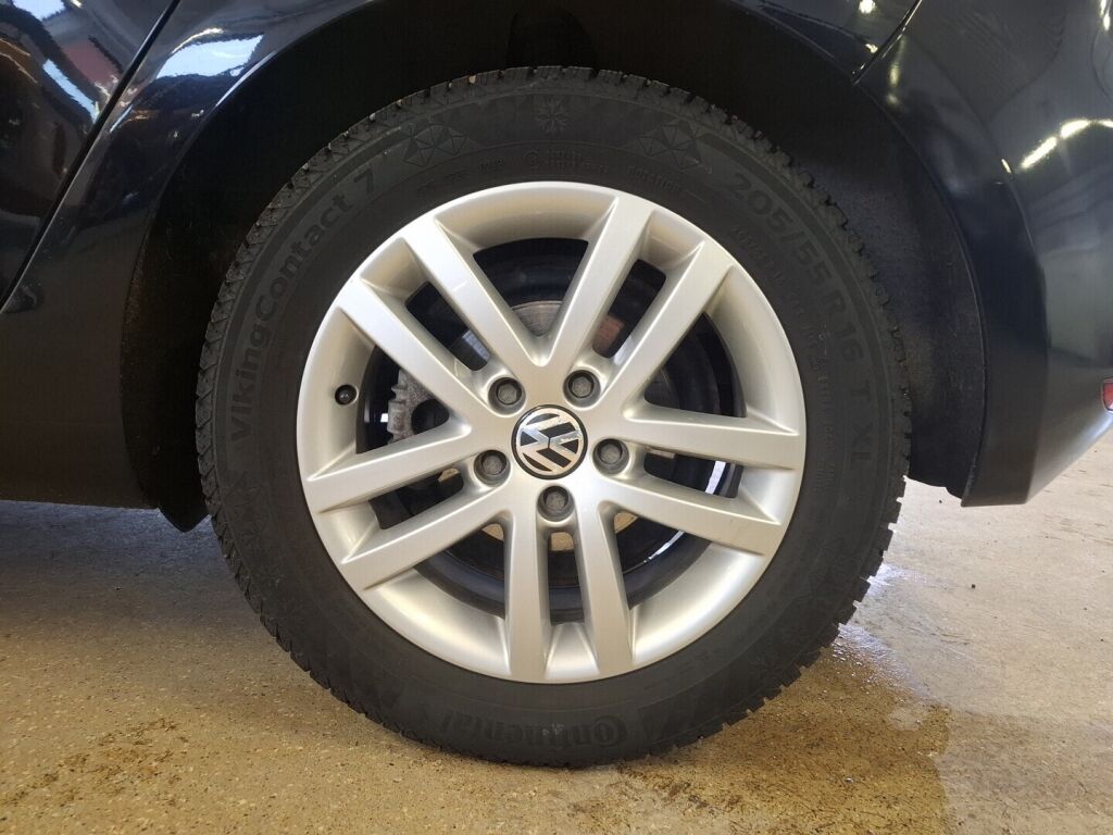 Volkswagen Golf 2012 Musta