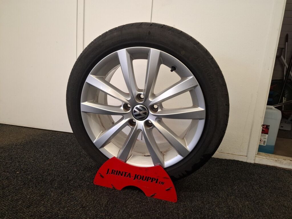 Volkswagen Golf 2012 Musta