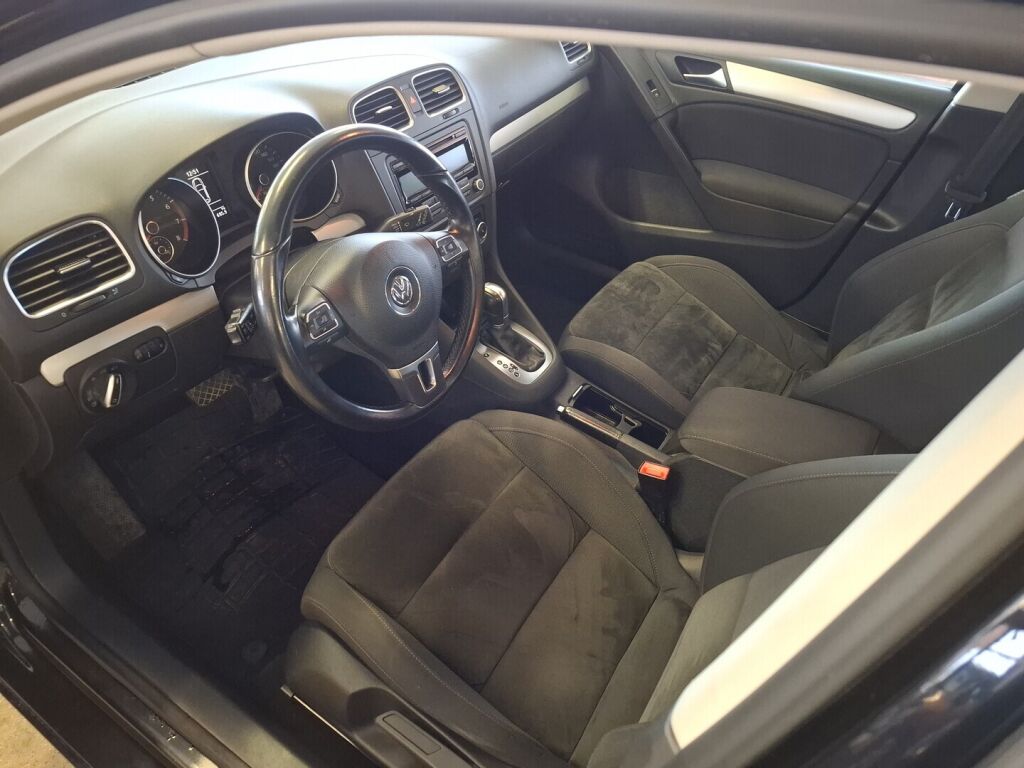 Volkswagen Golf 2012 Musta