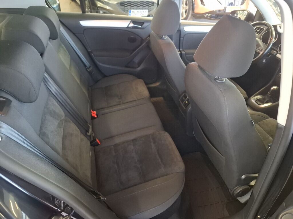 Volkswagen Golf 2012 Musta