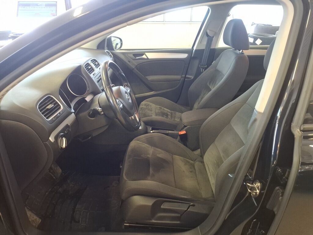 Volkswagen Golf 2012 Musta