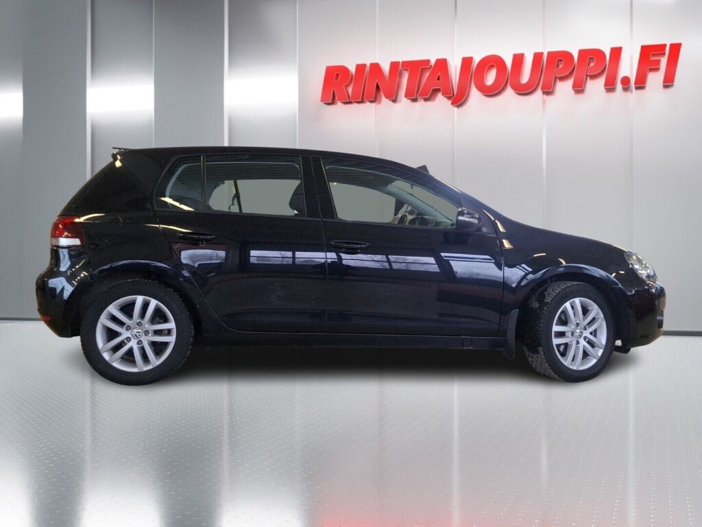 Volkswagen Golf 2012 Musta
