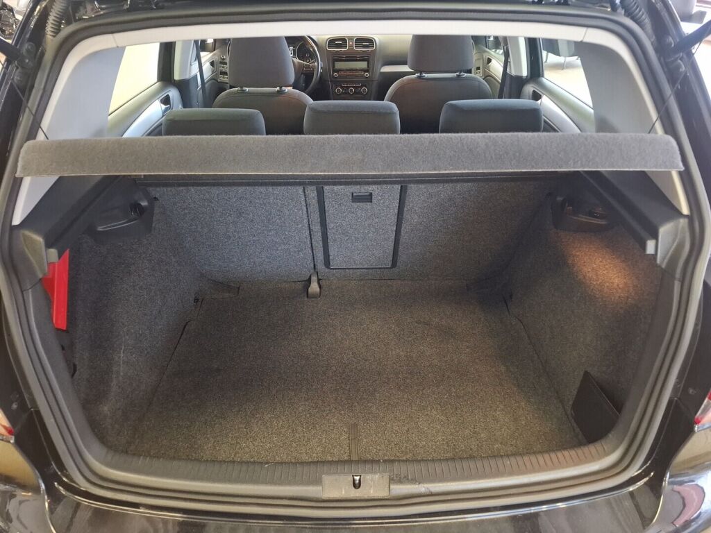 Volkswagen Golf 2012 Musta