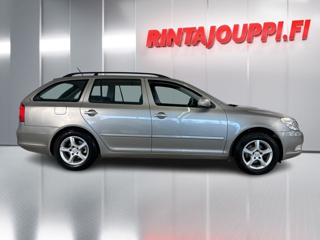 Skoda Octavia 2011 Ruskea (beige)