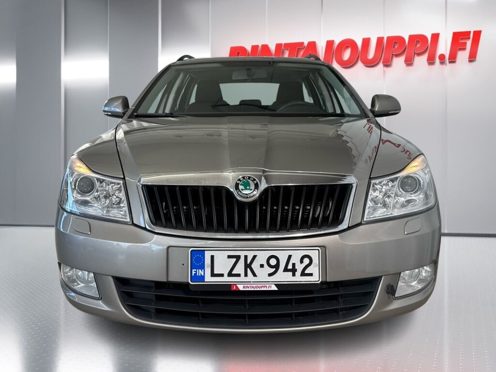 Skoda Octavia 2011 Ruskea (beige)
