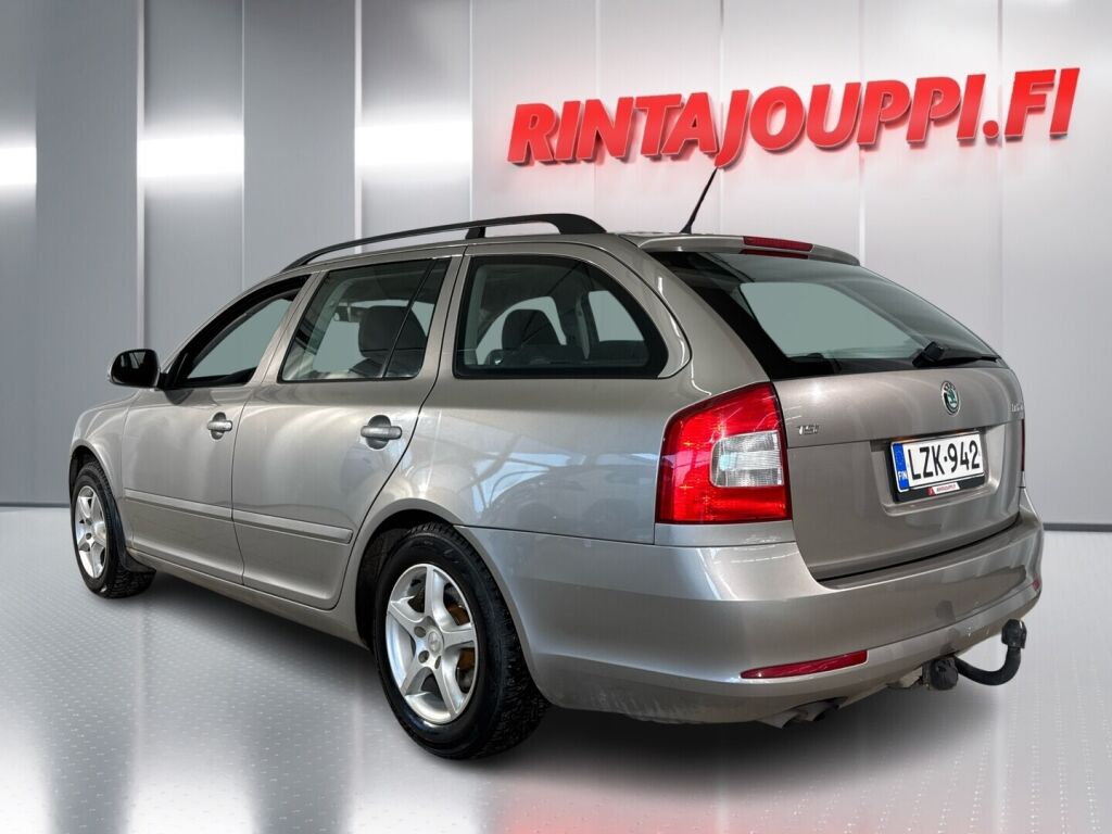 Skoda Octavia 2011 Ruskea (beige)