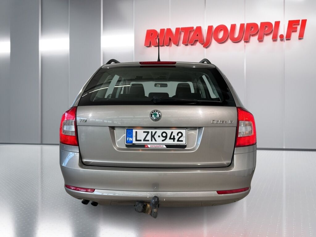 Skoda Octavia 2011 Ruskea (beige)
