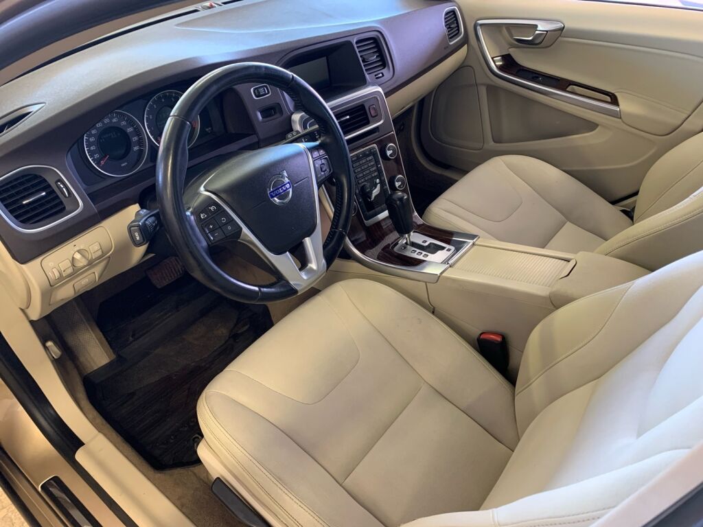 Volvo V60 2011 Ruskea (beige)