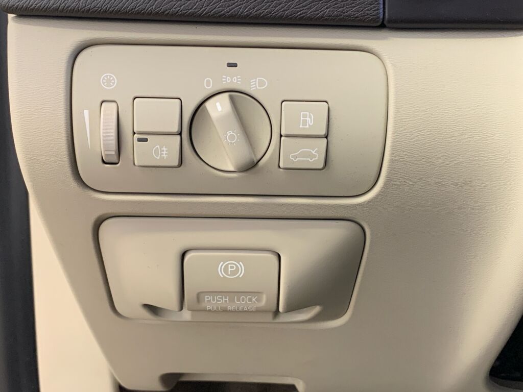 Volvo V60 2011 Ruskea (beige)