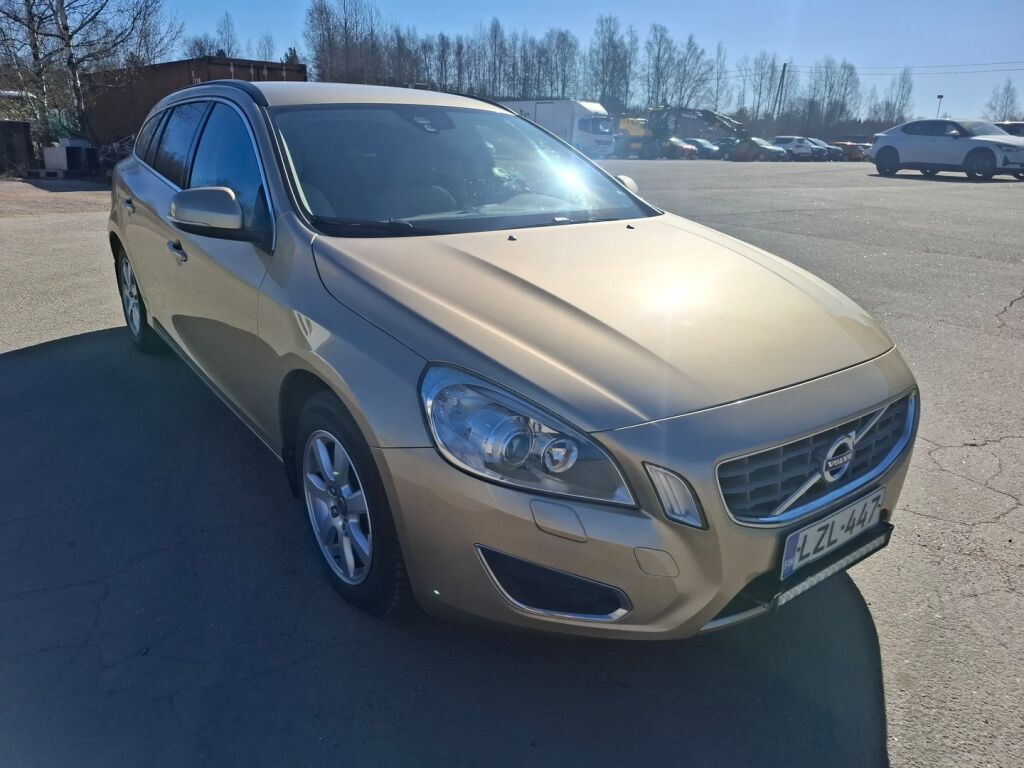 Volvo V60 2011 Ruskea (beige)