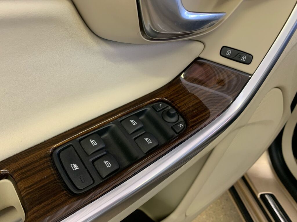 Volvo V60 2011 Ruskea (beige)