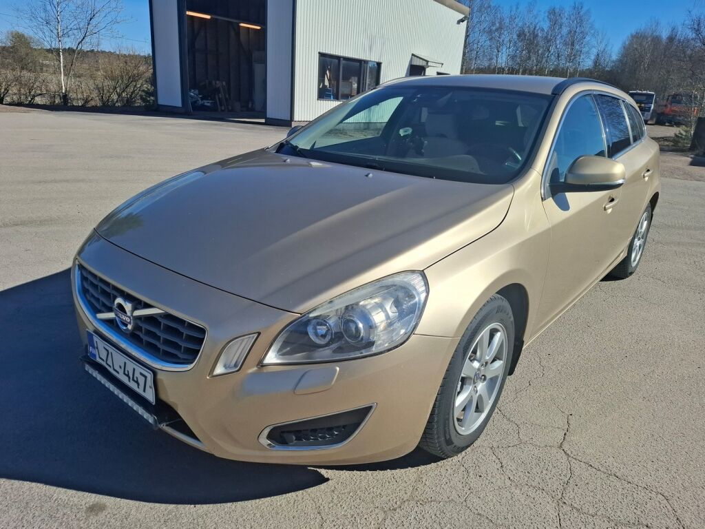 Volvo V60 2011 Ruskea (beige)