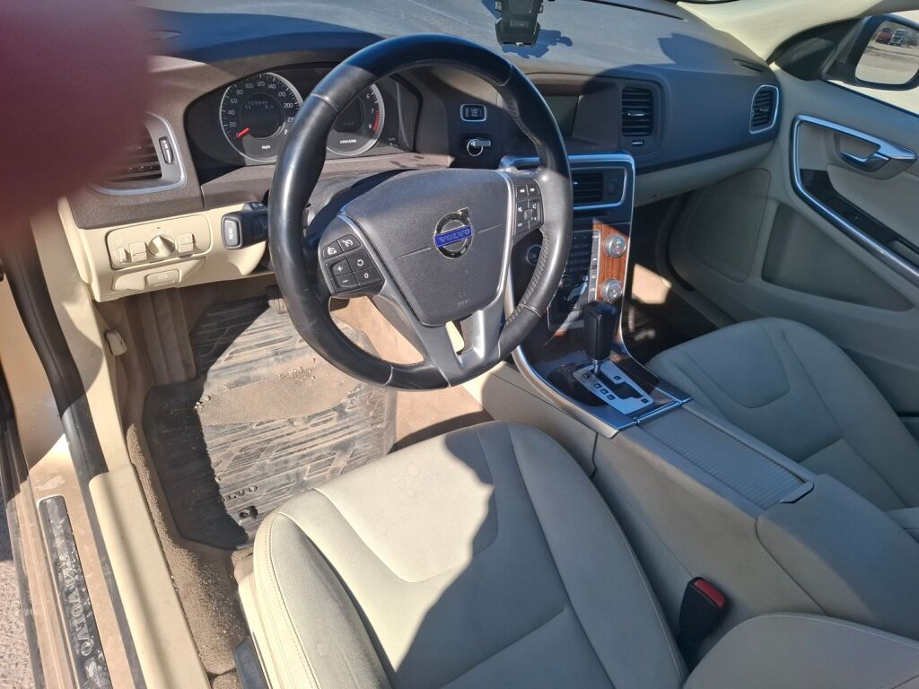 Volvo V60 2011 Ruskea (beige)
