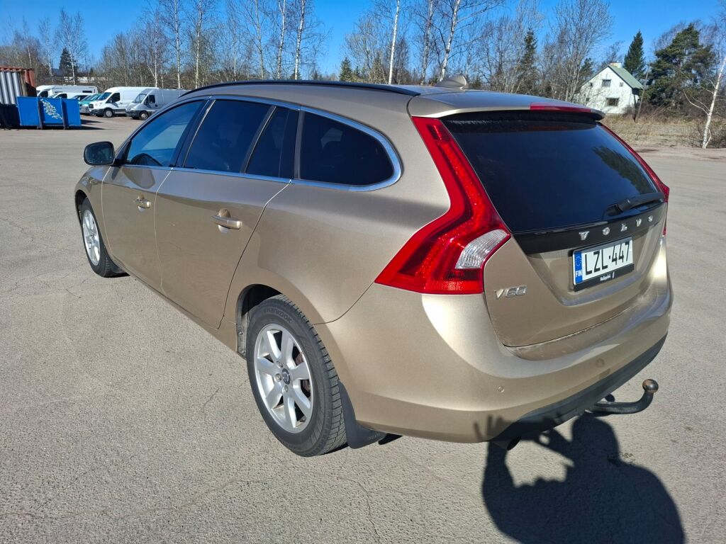 Volvo V60 2011 Ruskea (beige)