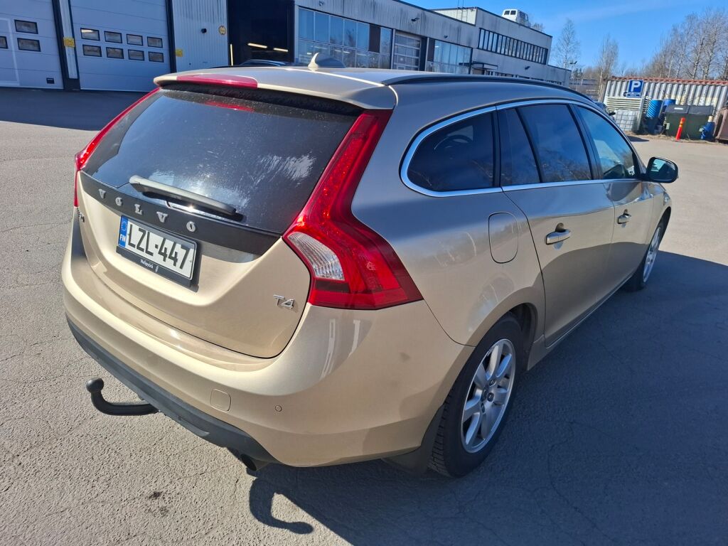 Volvo V60 2011 Ruskea (beige)