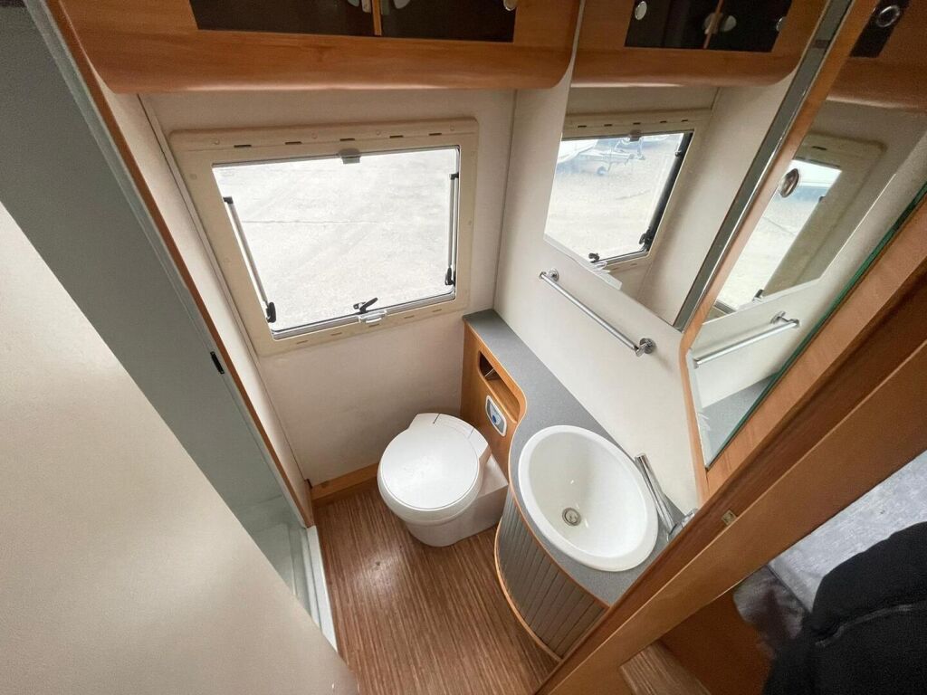 Adria Coral Plus 680 ST 2011 Valkoinen