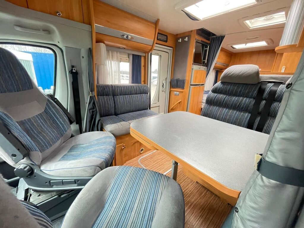 Adria Coral Plus 680 ST 2011 Valkoinen