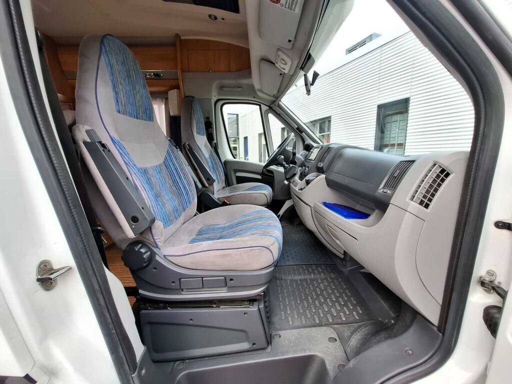 Adria Coral Plus 680 ST 2011 Valkoinen